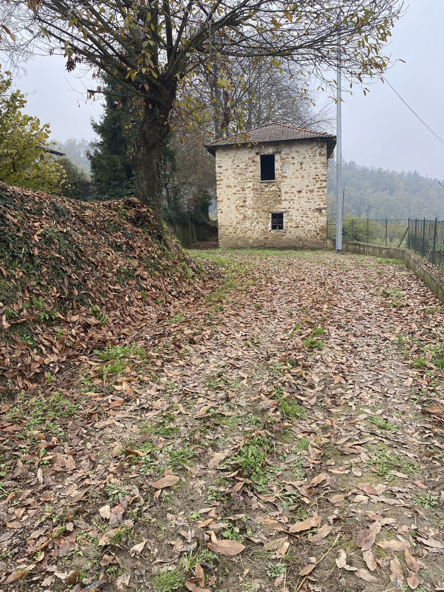 001a oprit met een oude schuur